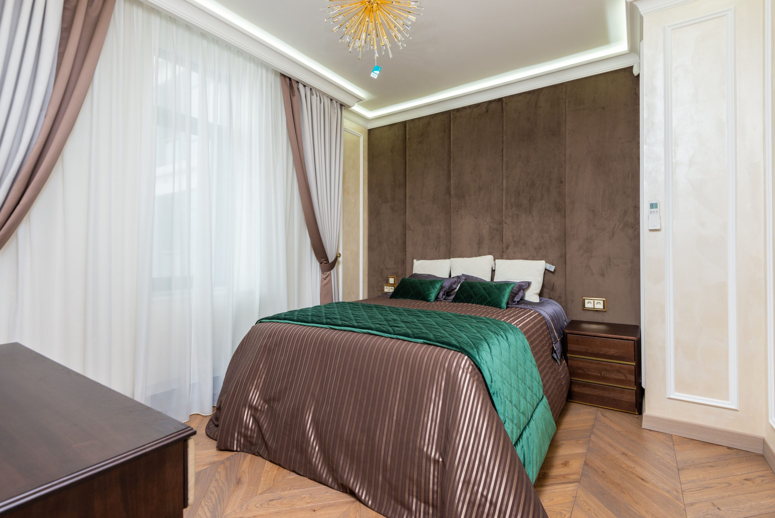 Stylish bedroom with modern elements, featuring plush bedding and ambient lighting.