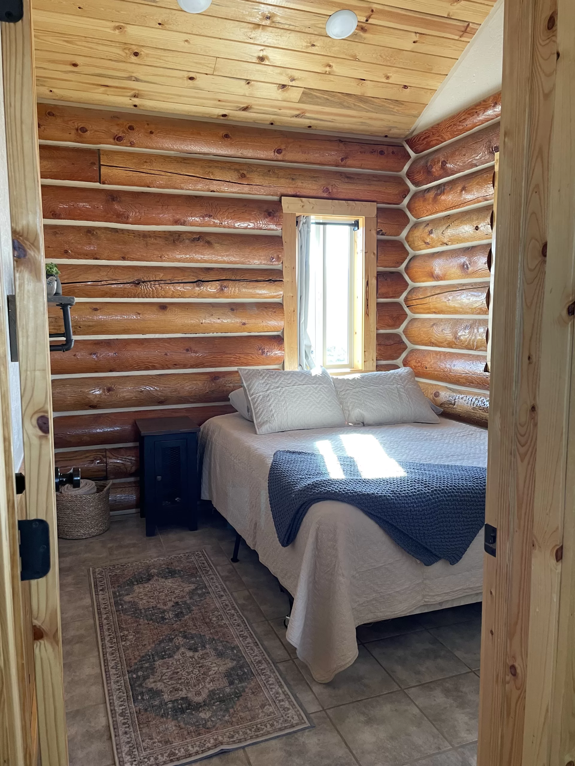 The Grey Squirrel- 576 sq' - True Log Cabin