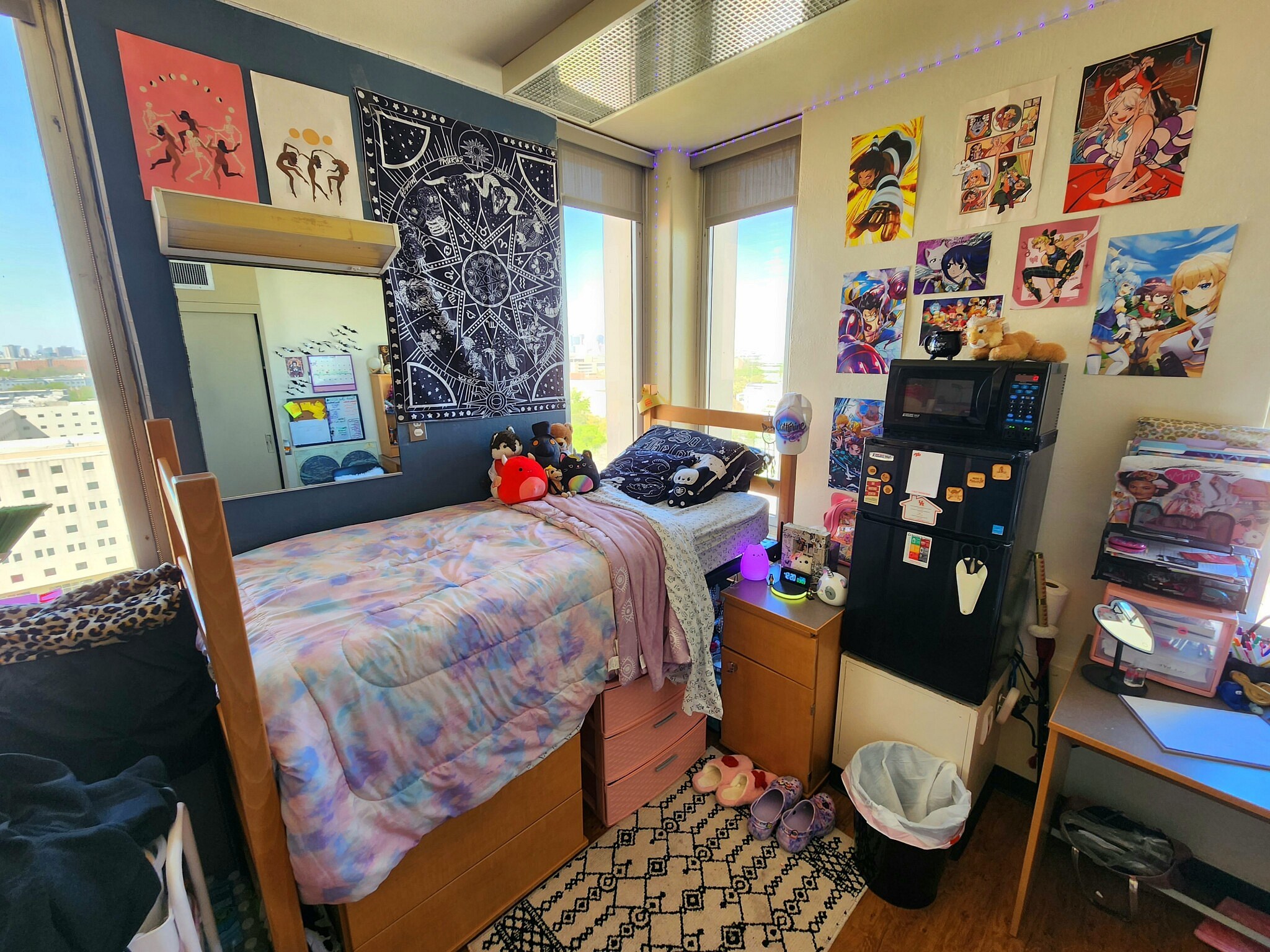The ultimate guide to a maximalist's dorm decor - Cooglife