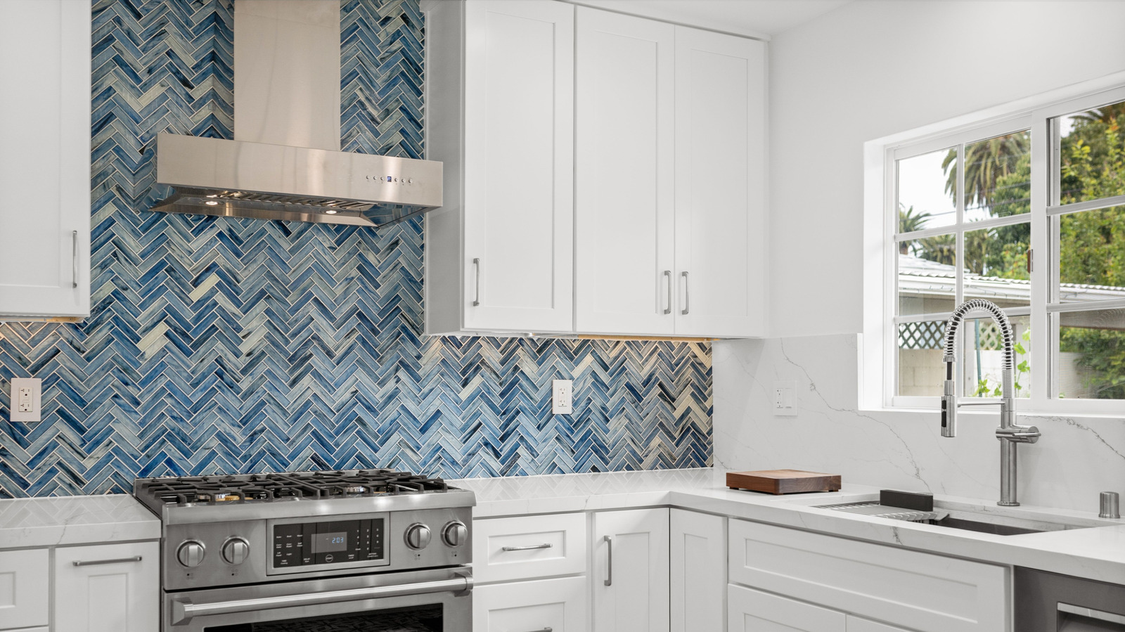 This Brilliant Kitchen Backsplash Hack Is Easy To Place (And Remove)