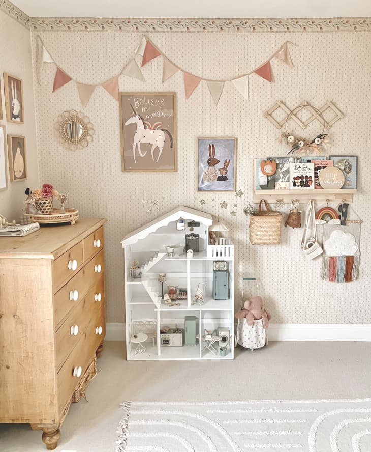 This English Cottage Theme Kid's Bedroom Is a Vintage-Lover's Dream | Cubby