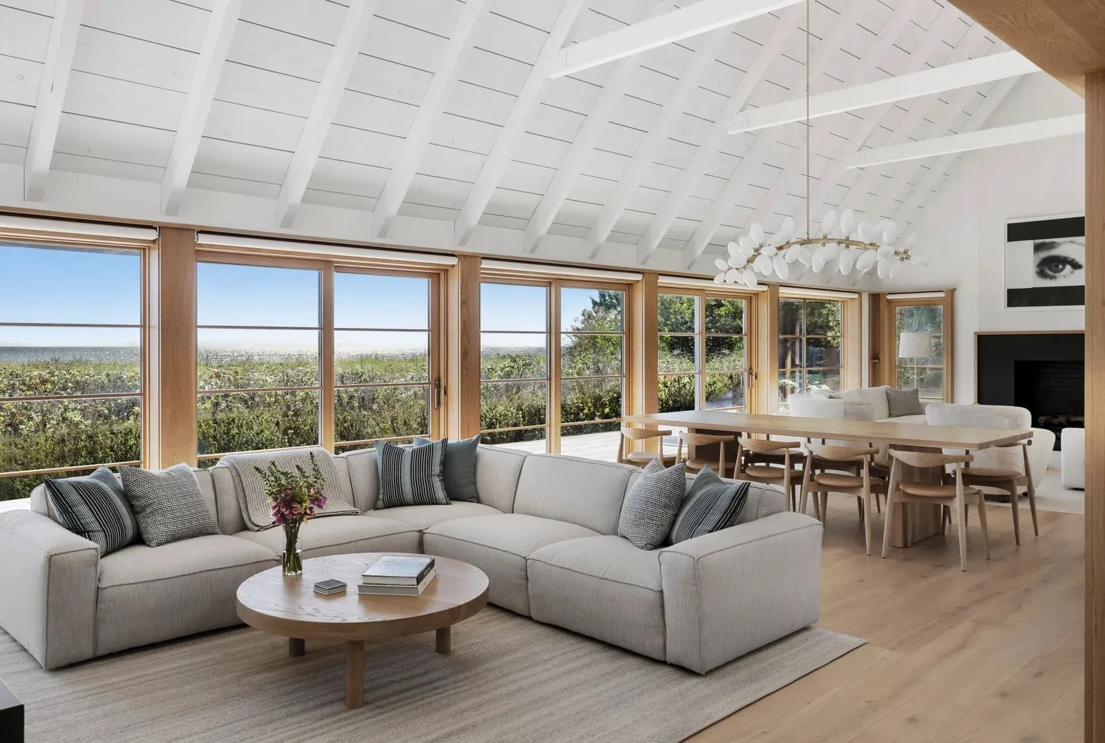 Ultimate Guide to Coastal Decor: Beachy Vibes to Elegant Interiors