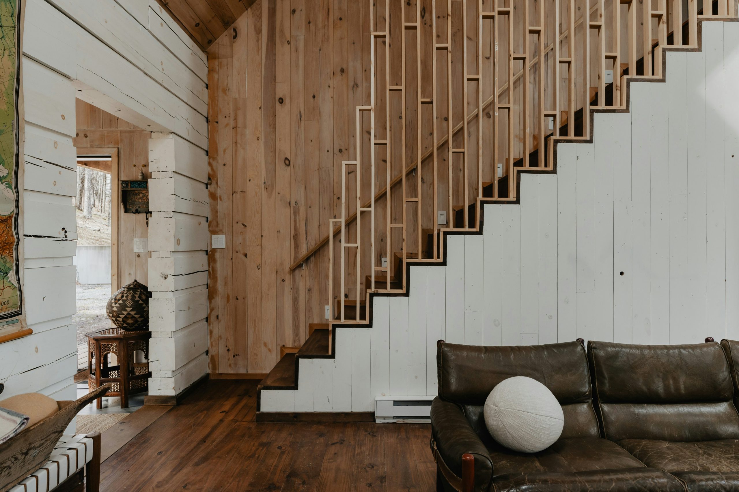 Unique Staircase (IG: @clay.banks)