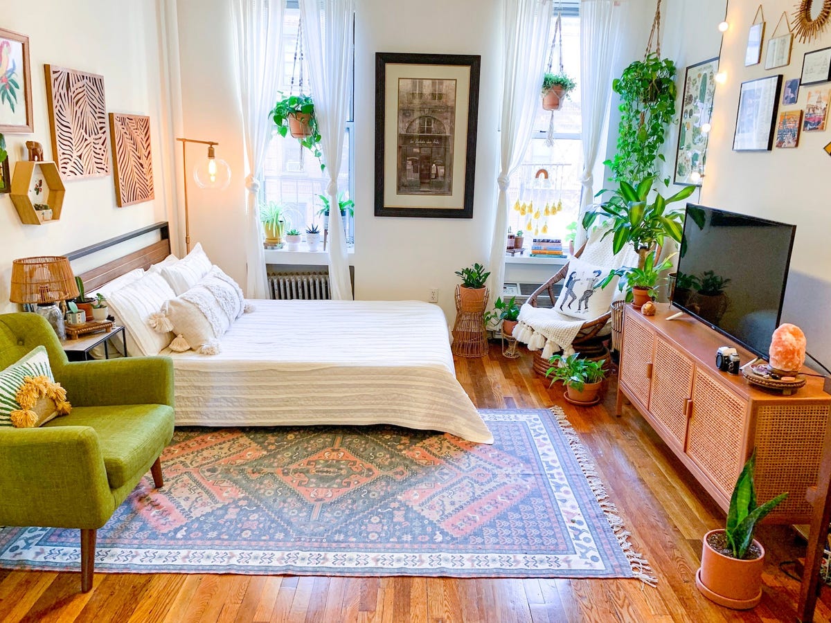 Woman Lives in a Tiny 280-Square-Foot Apartment in New York City - Business Insider