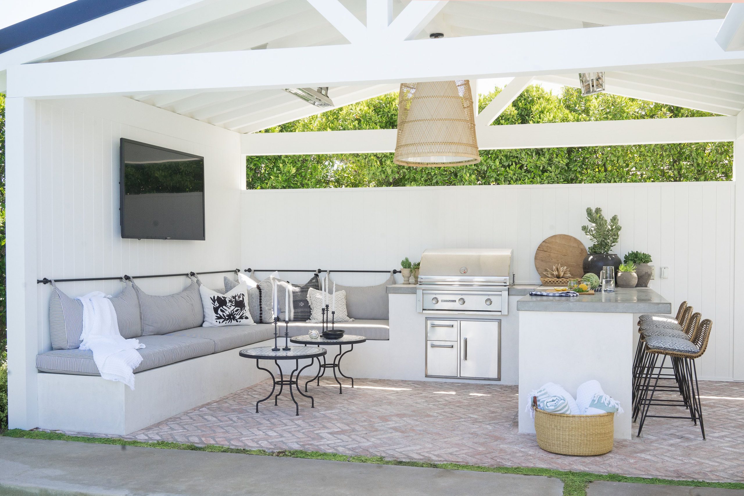 10 Patio Cover Ideas to Spruce Up Your Outdoor Space