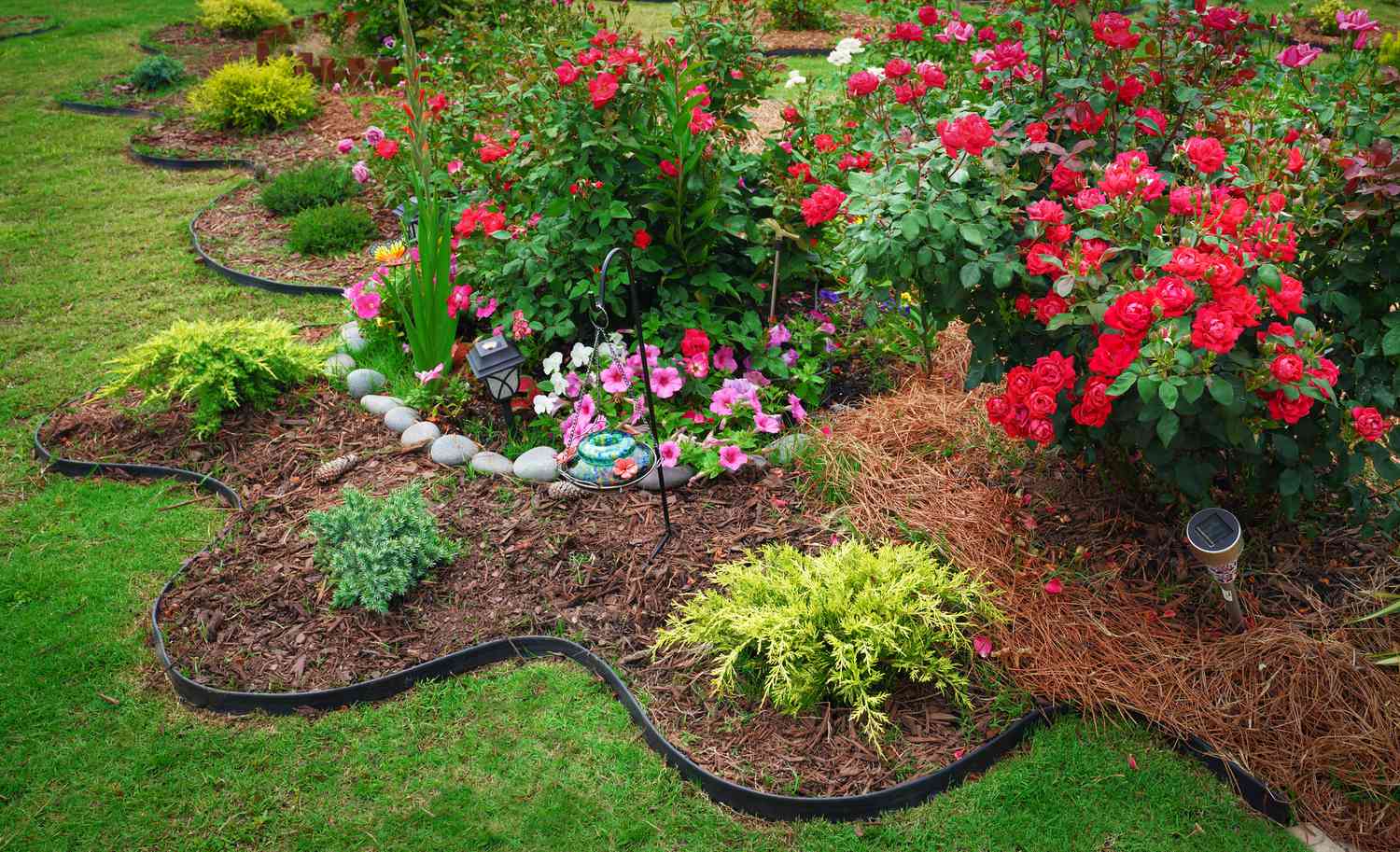 30 Budget-Saving and Creative Garden Edging Ideas