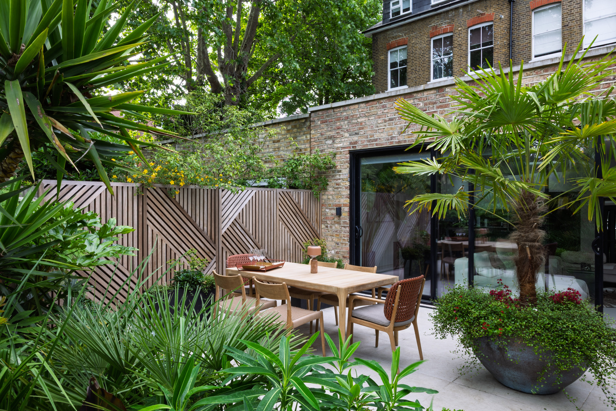 75 Beautiful Patio with Concrete Slabs Ideas and Designs - July 2026 | Houzz UK
