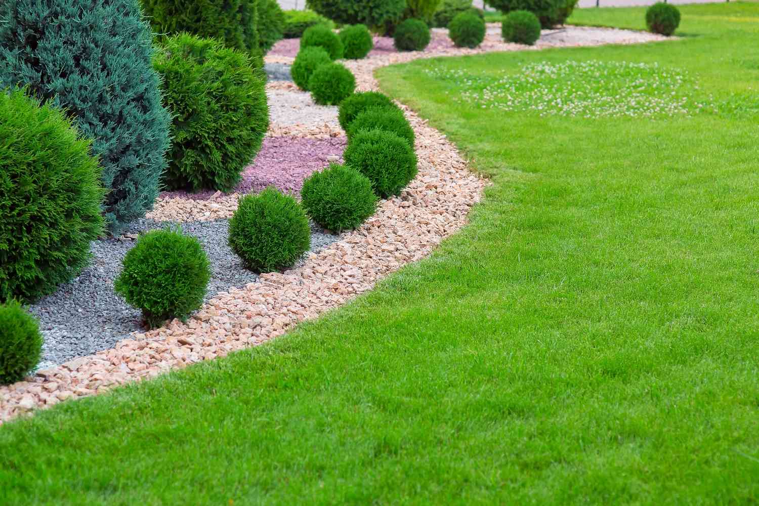 8 Inexpensive Garden Edging Ideas That Make Your Flower Beds Look So Much Better