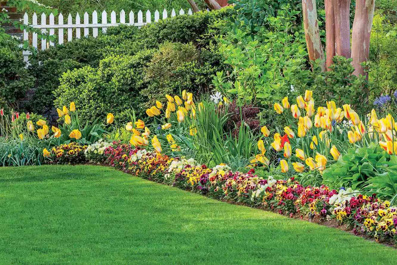 8 Inexpensive Garden Edging Ideas That Make Your Flower Beds Look So Much Better