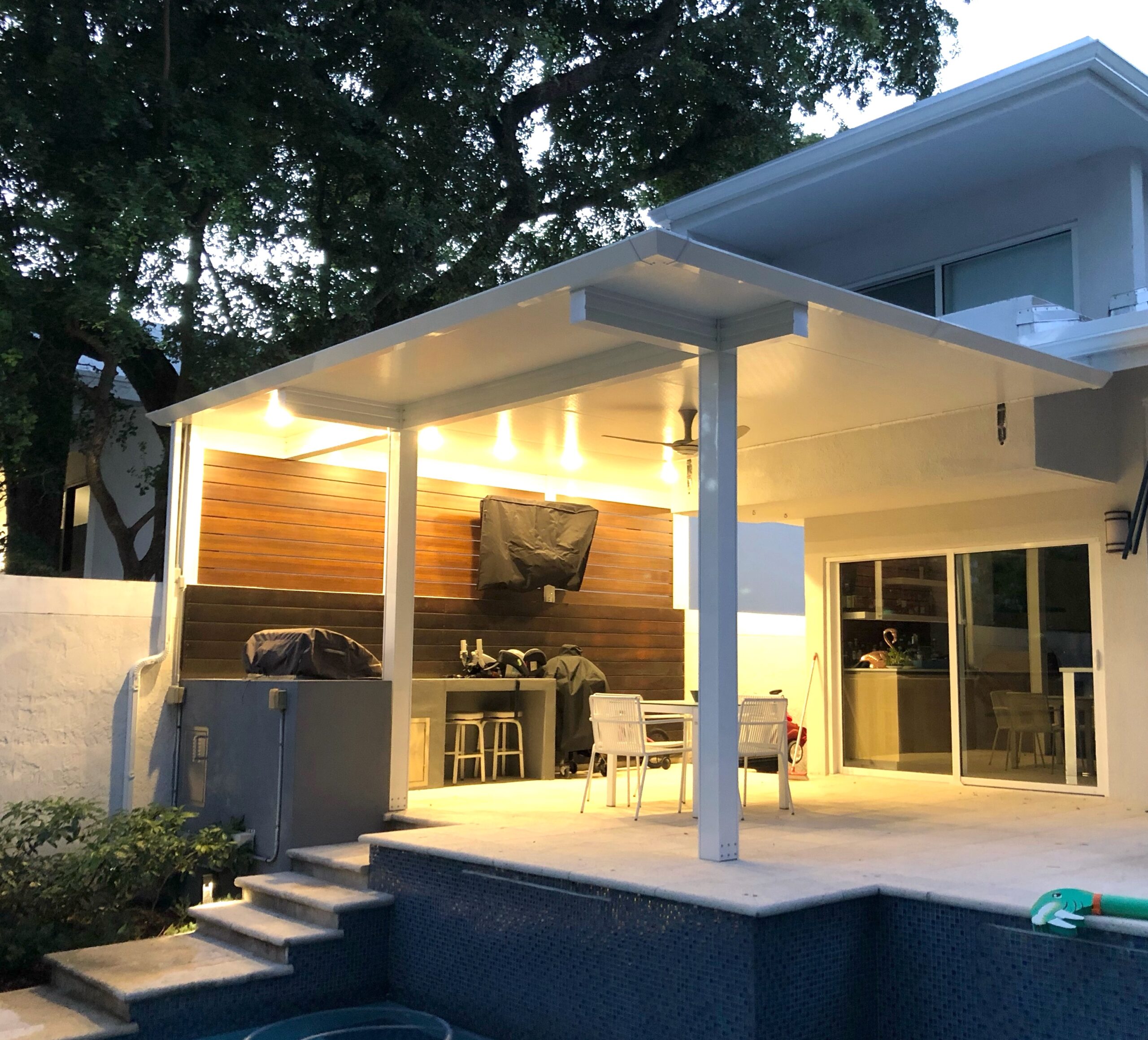 Advantages and Disadvantages of an Insulated Patio Roof