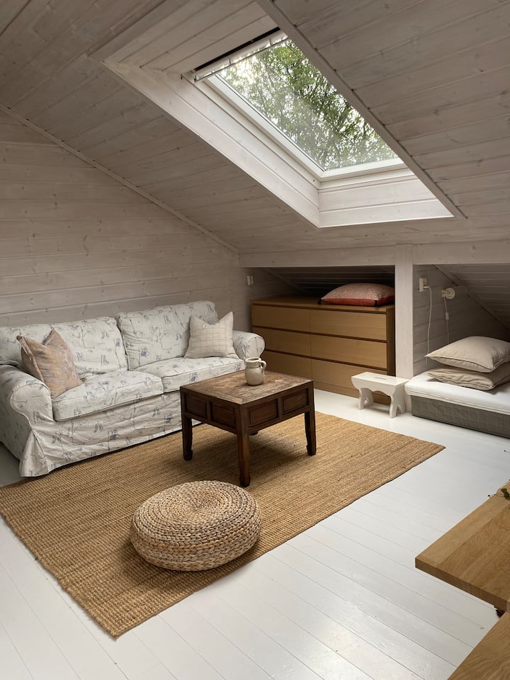 Charming, small guest room above private garage. - Guesthouses for Rent in Åsane, Vestland, Norway - Airbnb