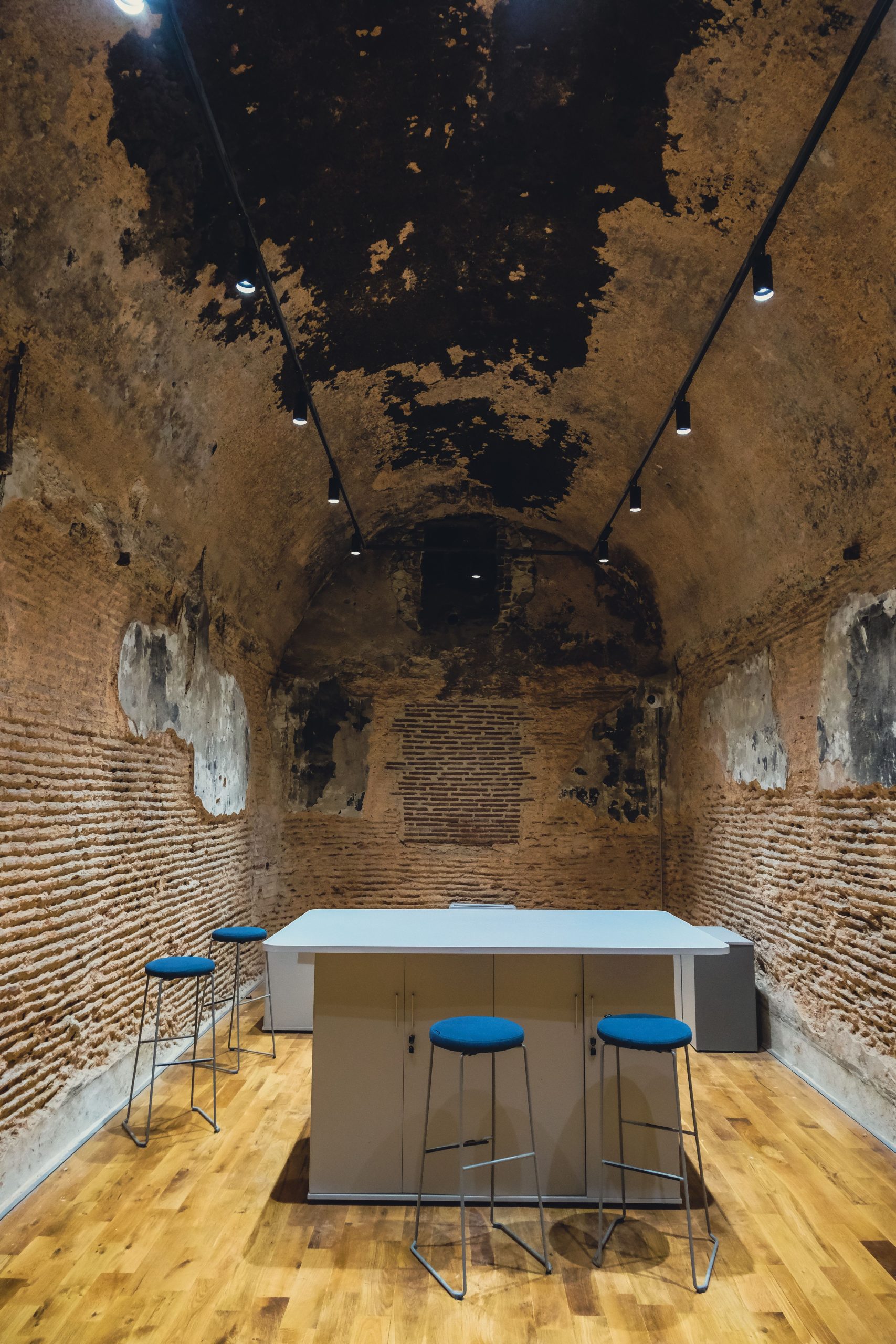 Cozy basement in Istanbul featuring retro decor and unique stone walls.