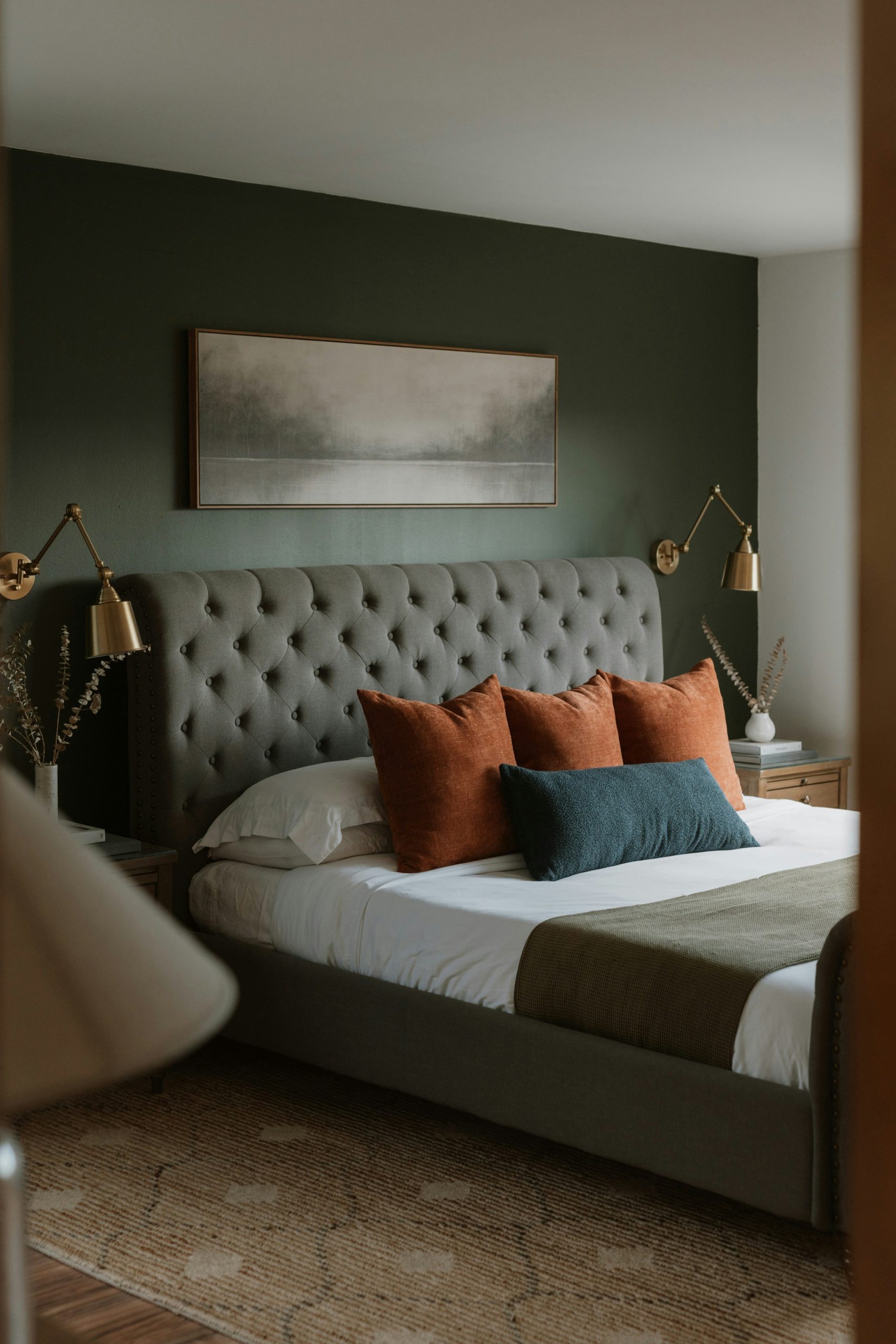 Elegant Bedroom (IG: @clay.banks)