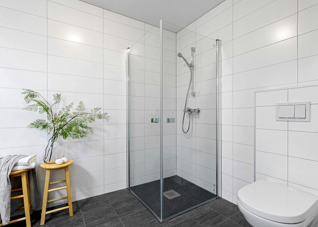 Homeowner's Guide to Improving a Bathroom with a Glass Corner Shower - Glass Simple
