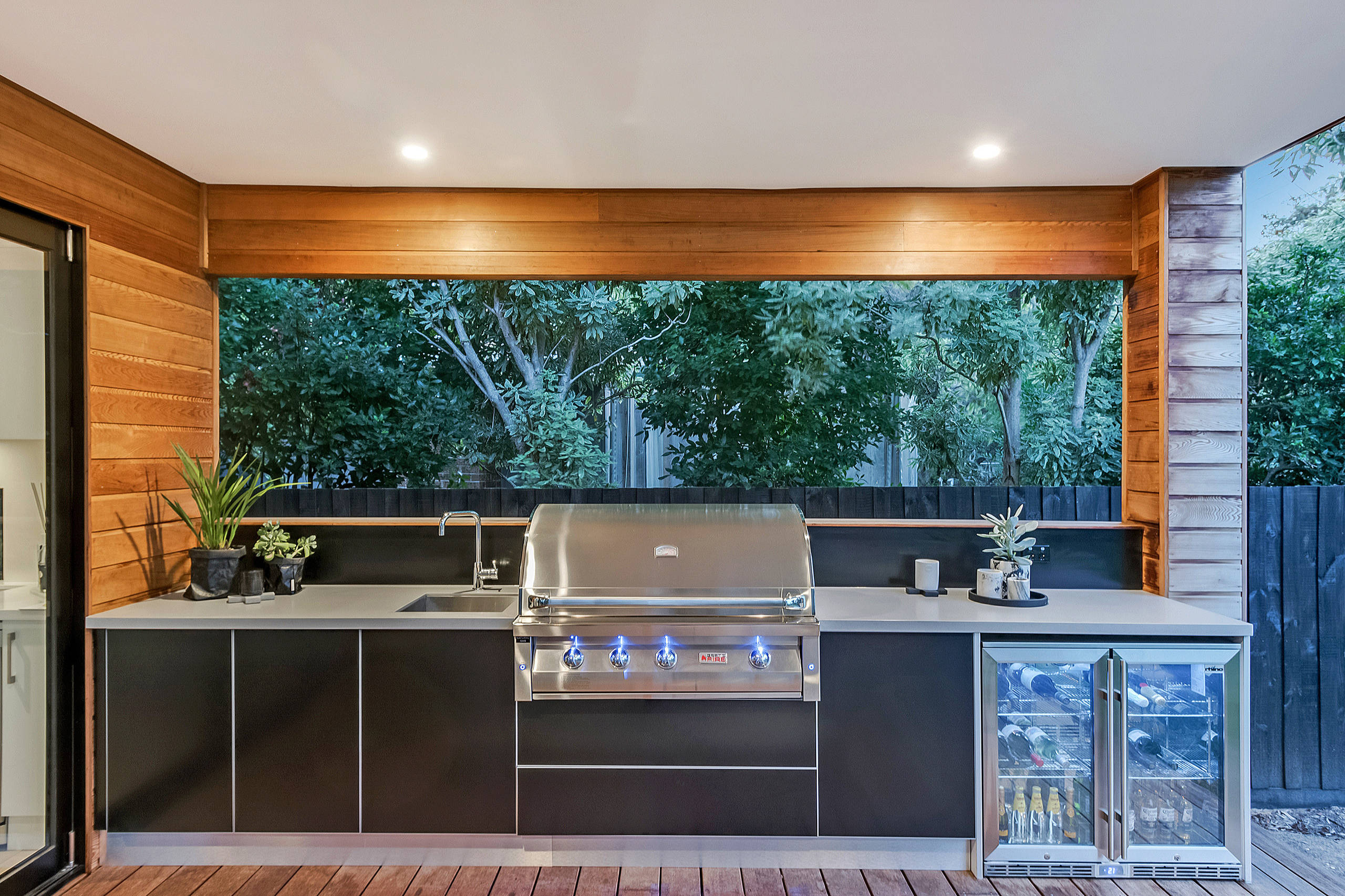 How to Make Space for an Outdoor BBQ Kitchen