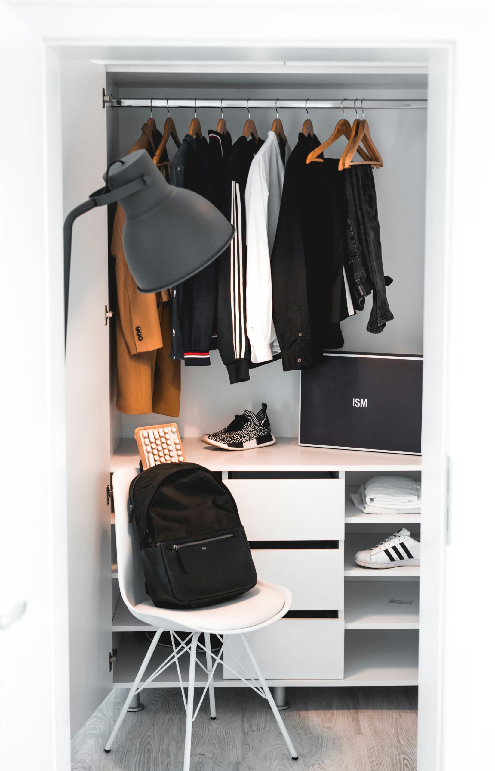 Minimal Closet