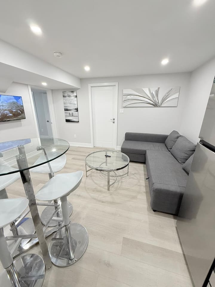 Modern and Cozy Basement Suite,2 Bedrooms+Parking - Apartments for Rent in Milton, Ontario, Canada - Airbnb