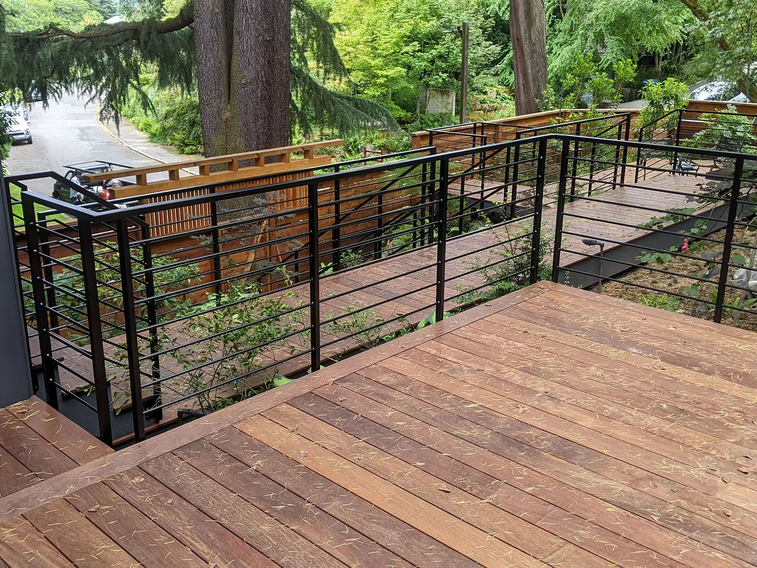 Modern horizontal deck railing with round bar infill - Blackbird Iron & Design