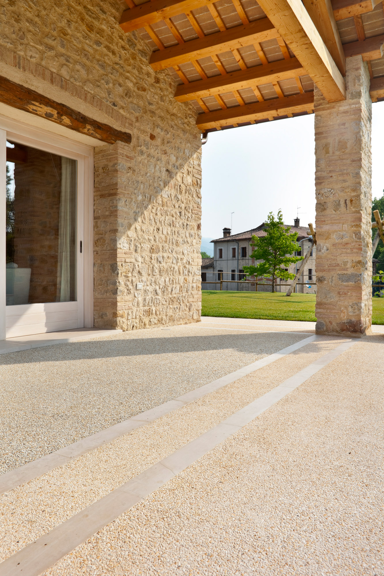OConcrete outdoor covering: floors and coatings for hardscapes - Ideal Work
