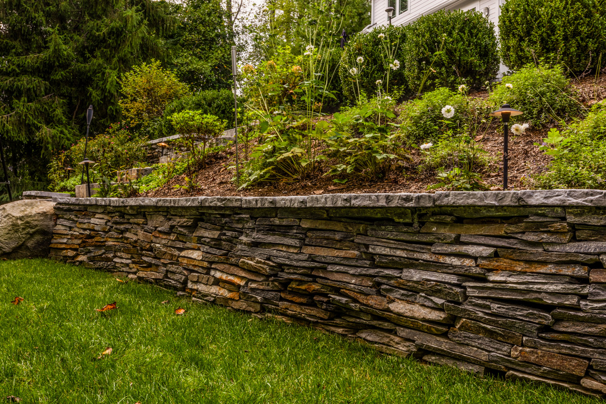 Professional Retaining Wall Installation: Costs, Materials & Key Considerations for Arlington Homeowners