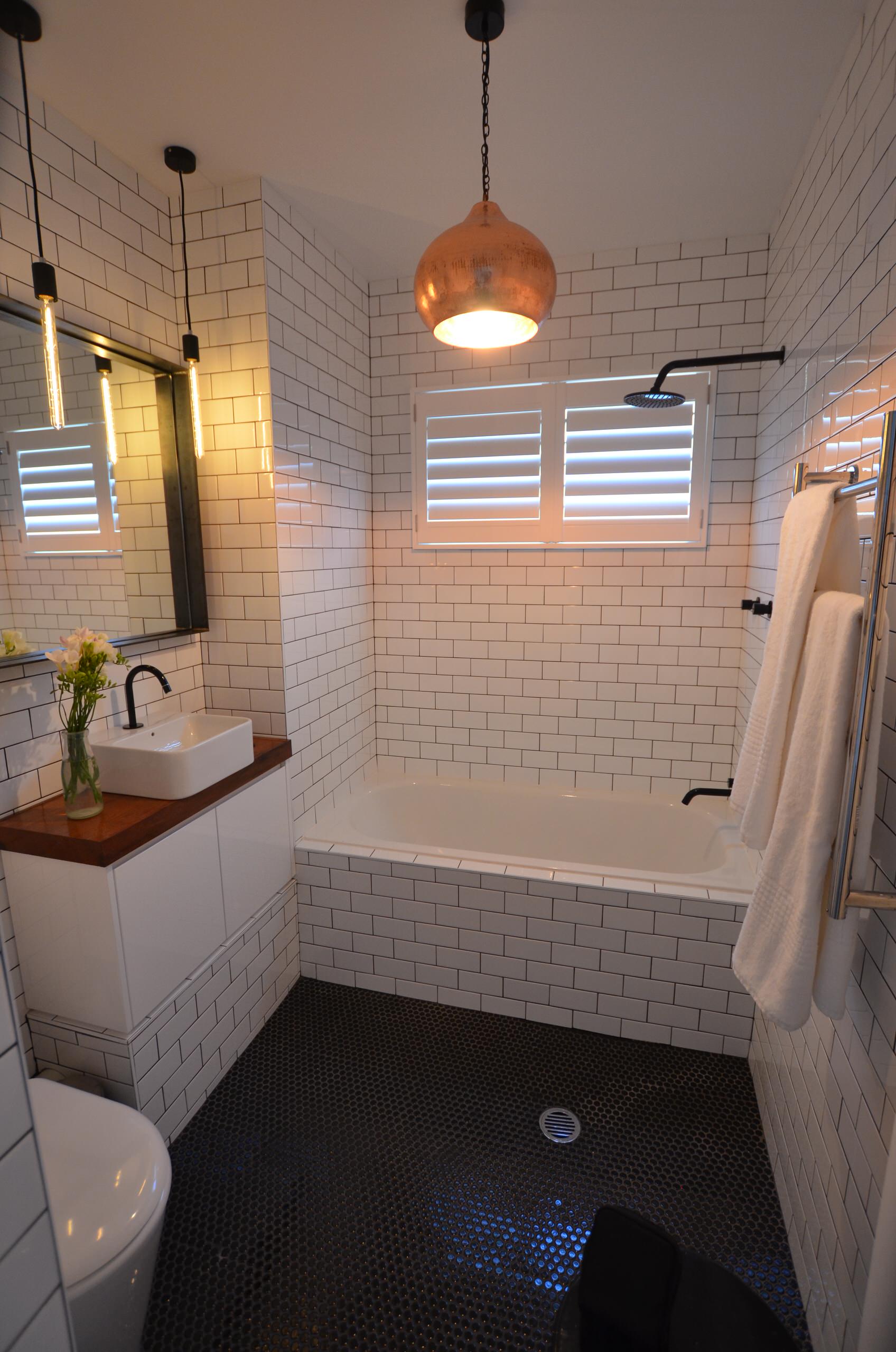 The Best Shower-Bath Combos for Small Bathrooms | Houzz AU