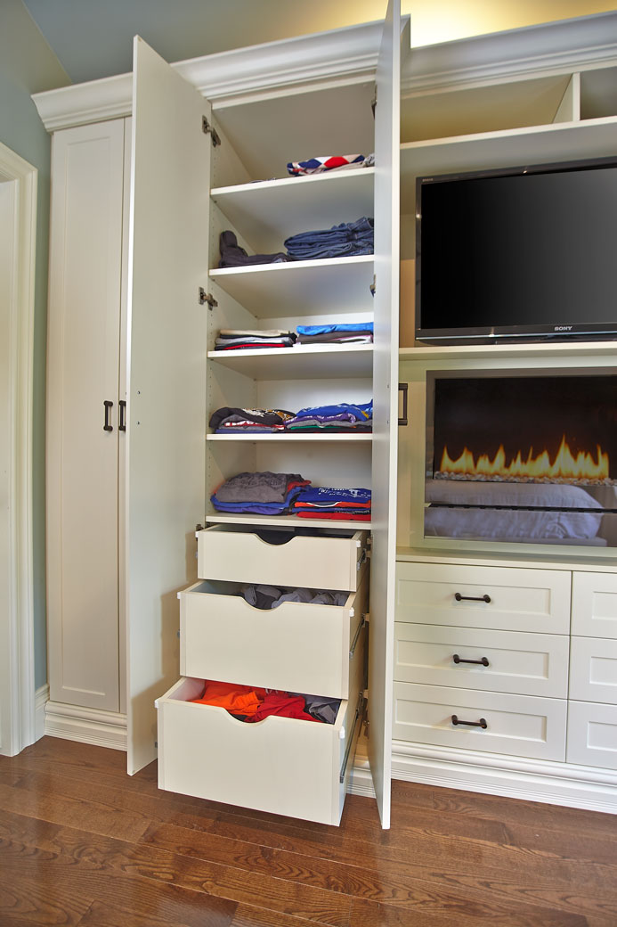 This Custom Built-in Wall Unit Multi-Tasks and Looks Beautiful