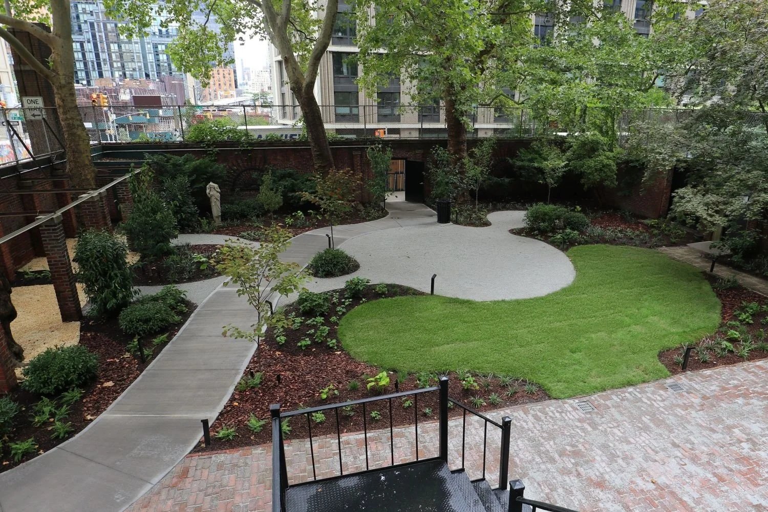 TOWN & GARDENS - Elevating Landscape Design in NYC