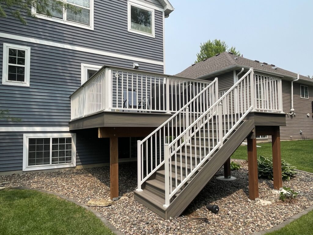 Trex Deck with Westbury Railing - Peak Remodel & Design