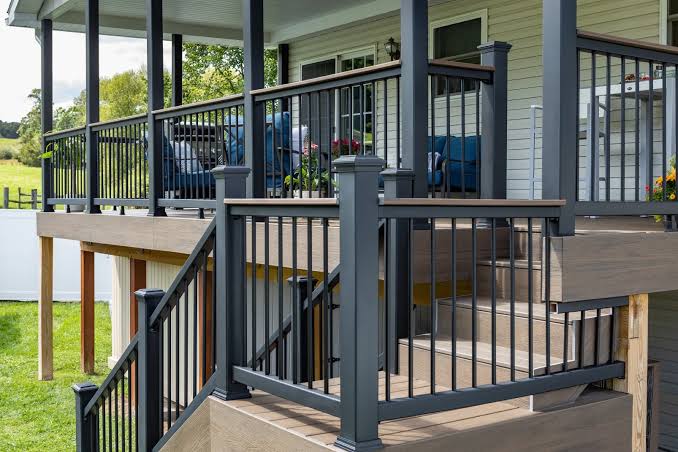 Trex Select Classic Stair Rail Kit with Round Aluminum Balusters – Charcoal Black (8′ x 36″)
