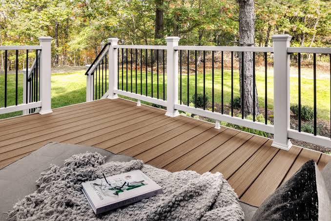 Trex's Enhance Golden Hour Composite Decking – Grooved 16′