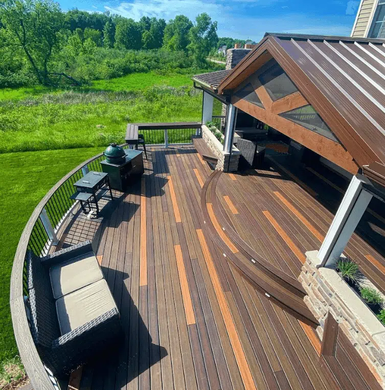 Upgrade Your Deck with Curved Deck Railing | Hen-House Decks