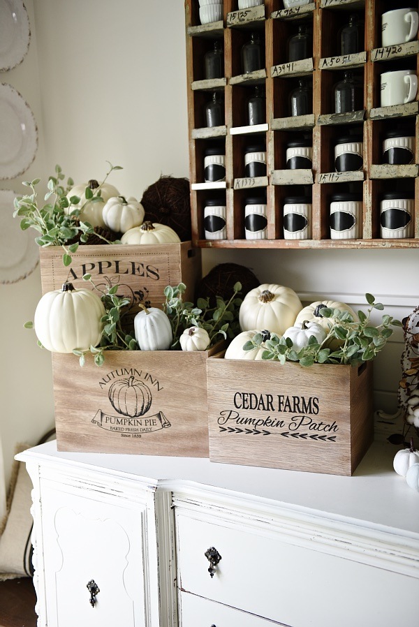 10 Beautiful Fall Vignettes for Seasonal Decor