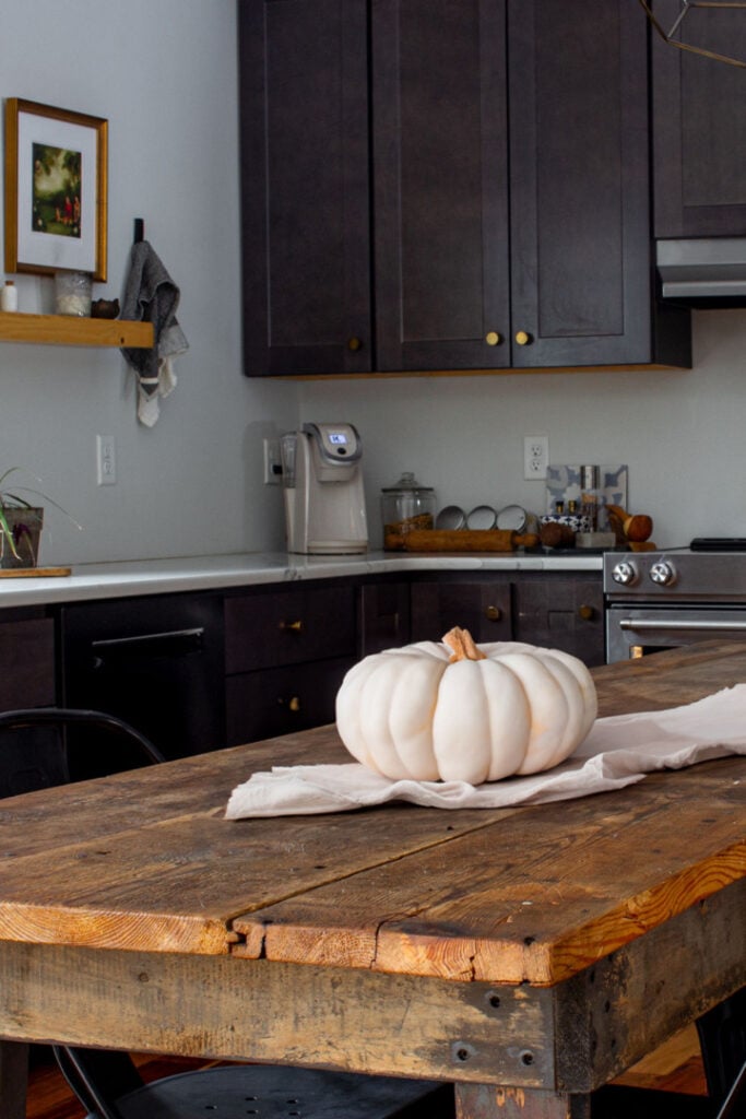 13 Simple Fall Kitchen Decor Ideas You Can Do This Weekend | Bloom in the Black