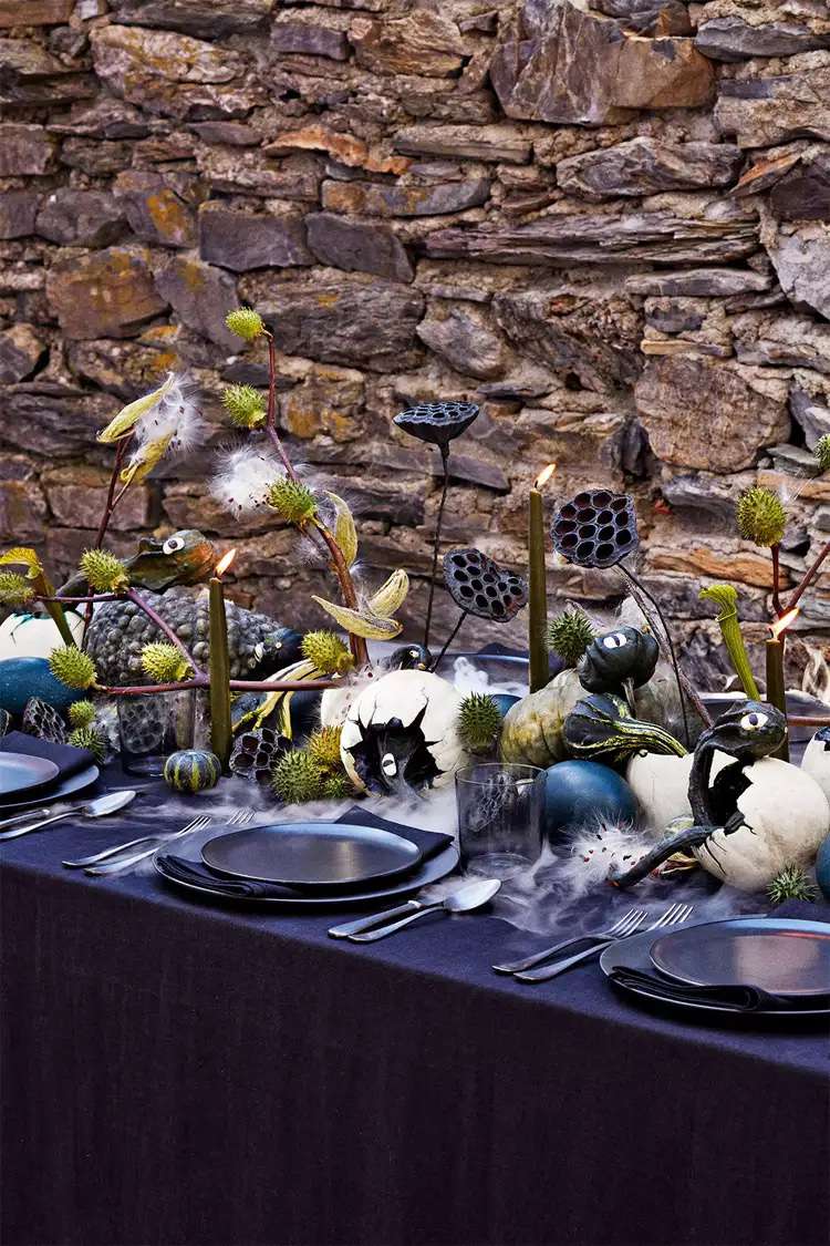 17 Halloween Centerpiece and Table Décor Ideas