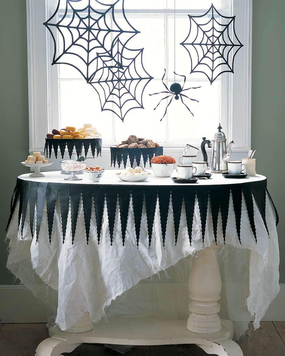 17 Halloween Centerpiece and Table Décor Ideas