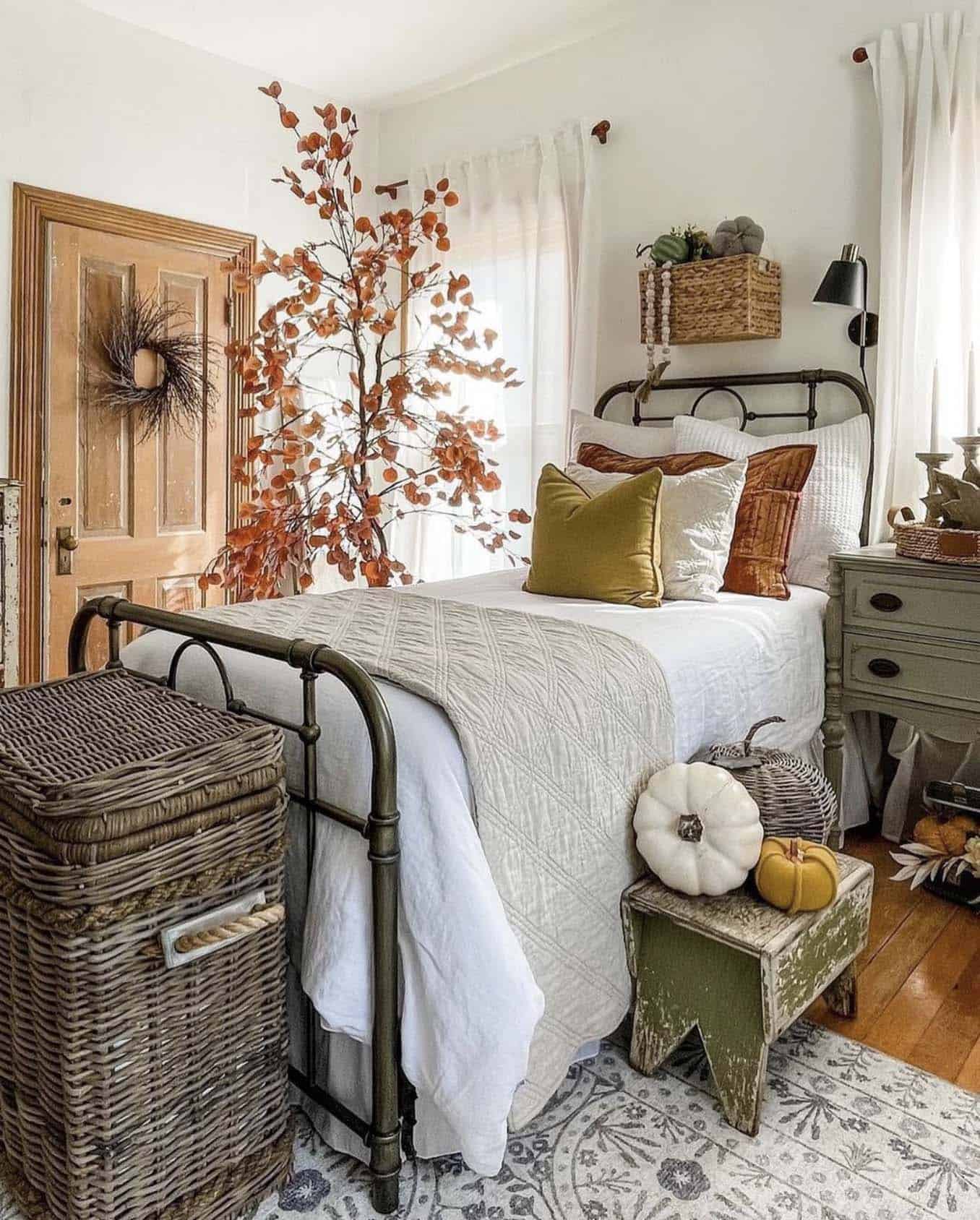 18 Rustic Fall Decorating Ideas For A Warm And Cozy Bed Oasis Story - One Kindesign