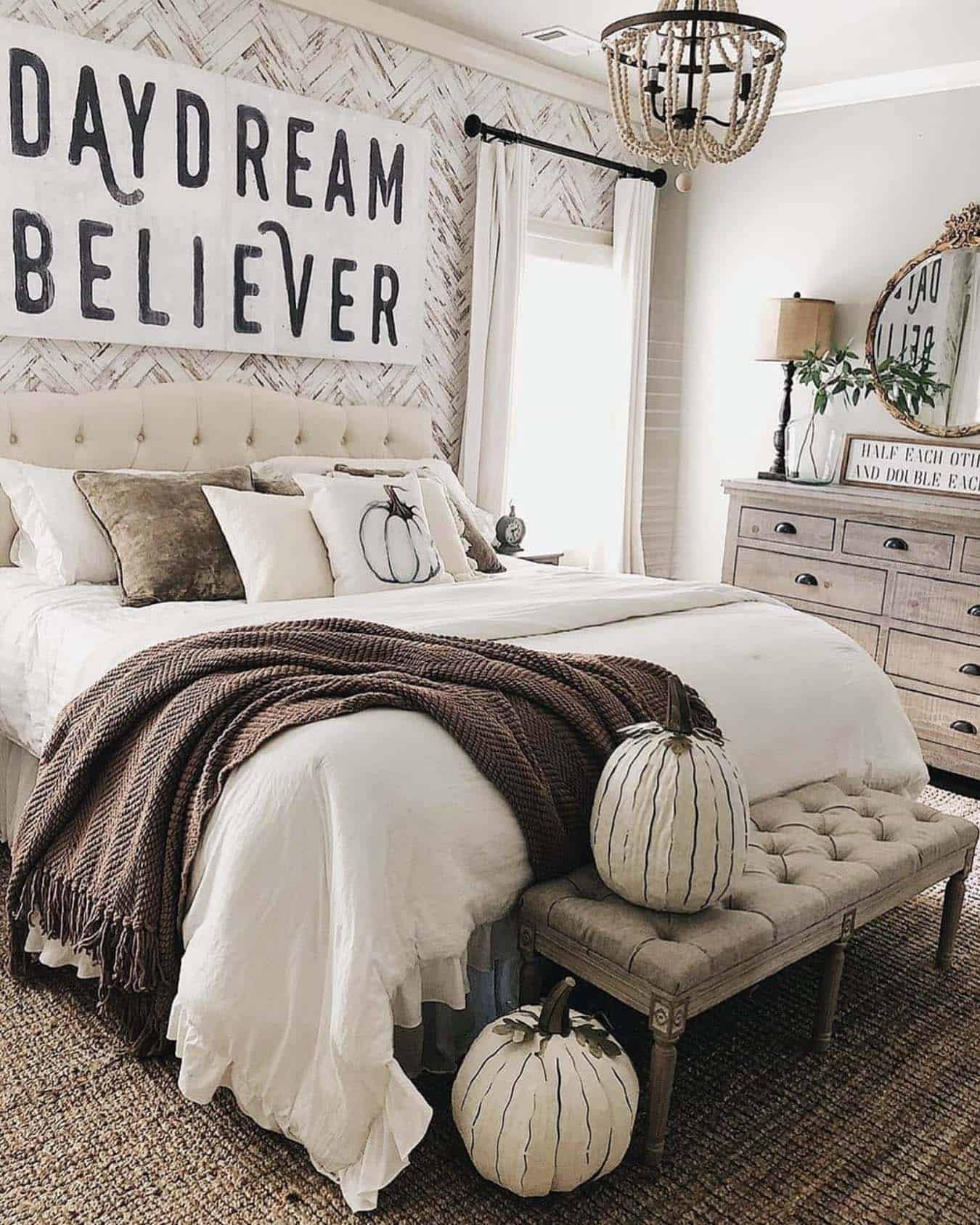 18 Rustic Fall Decorating Ideas For A Warm And Cozy Bed Oasis Story - One Kindesign