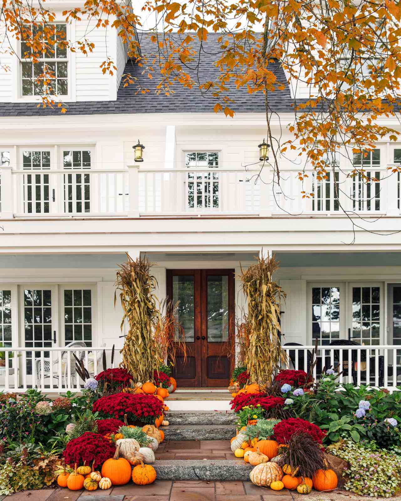 20 Beautiful Fall Porches to Celebrate the Season