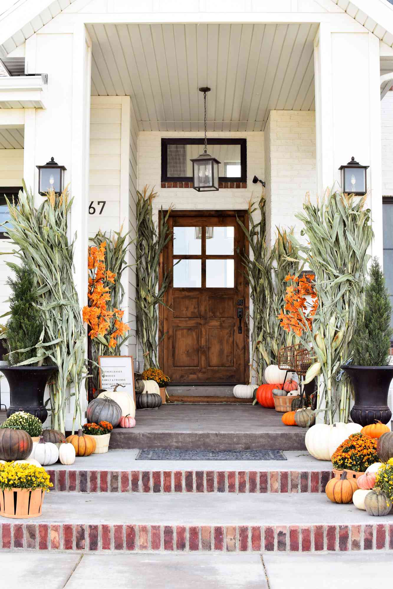 20 Beautiful Fall Porches to Celebrate the Season