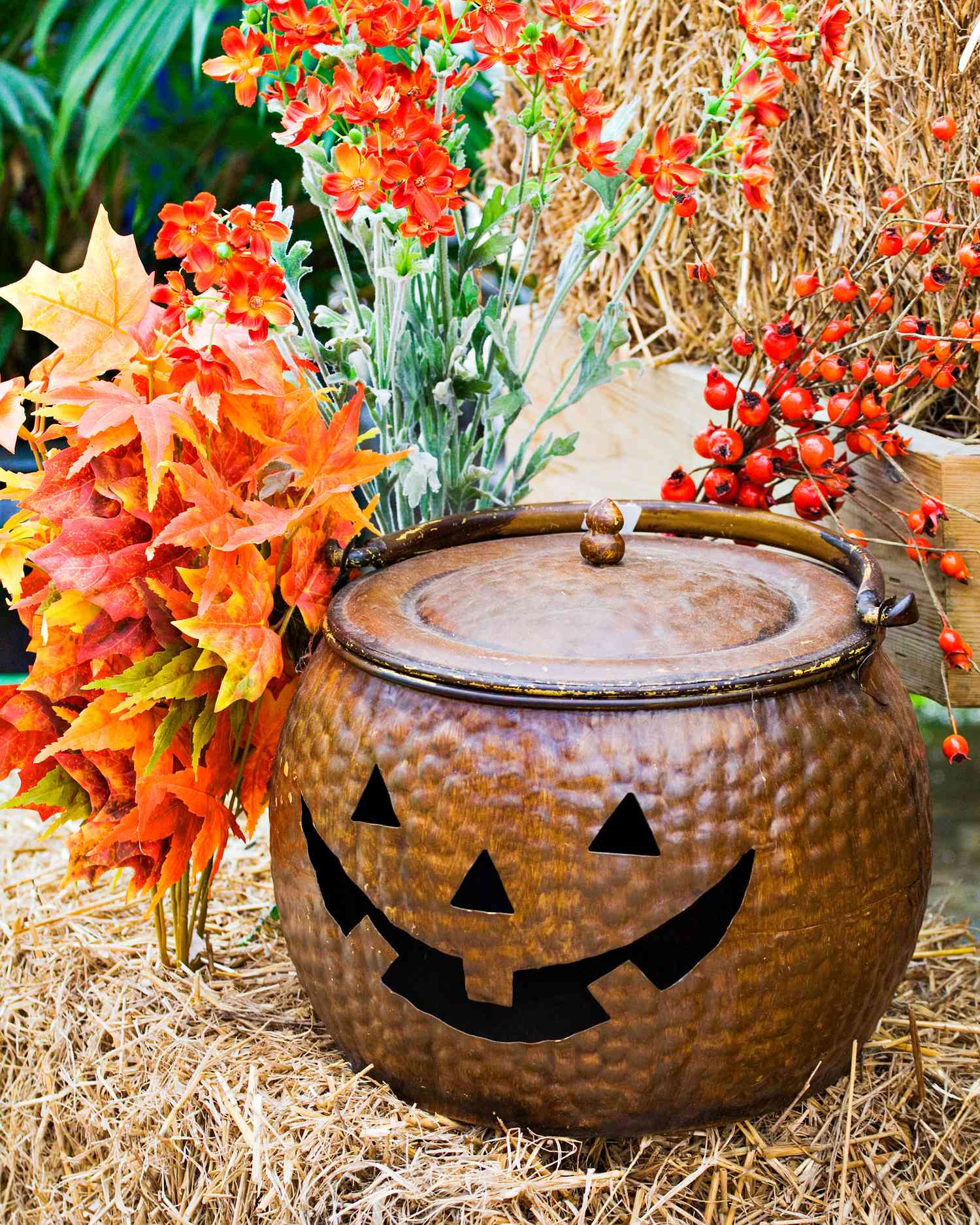 20 Outdoor Fall Décor Ideas That Will Elevate Your Home for the Season