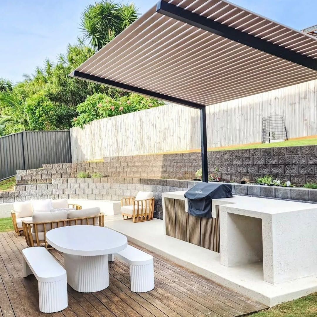 22 Outdoor Kitchen and BBQ Ideas Designers Are Rebuilding Backyards Around in 2026