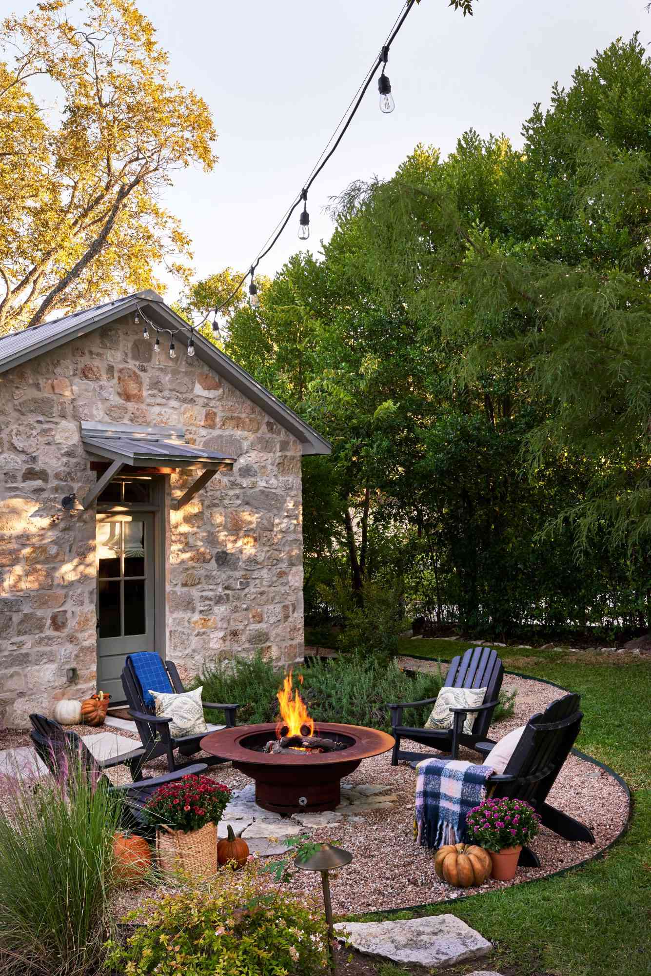 23 Fire Pit Ideas To Upgrade Your Outdoor Entertaining