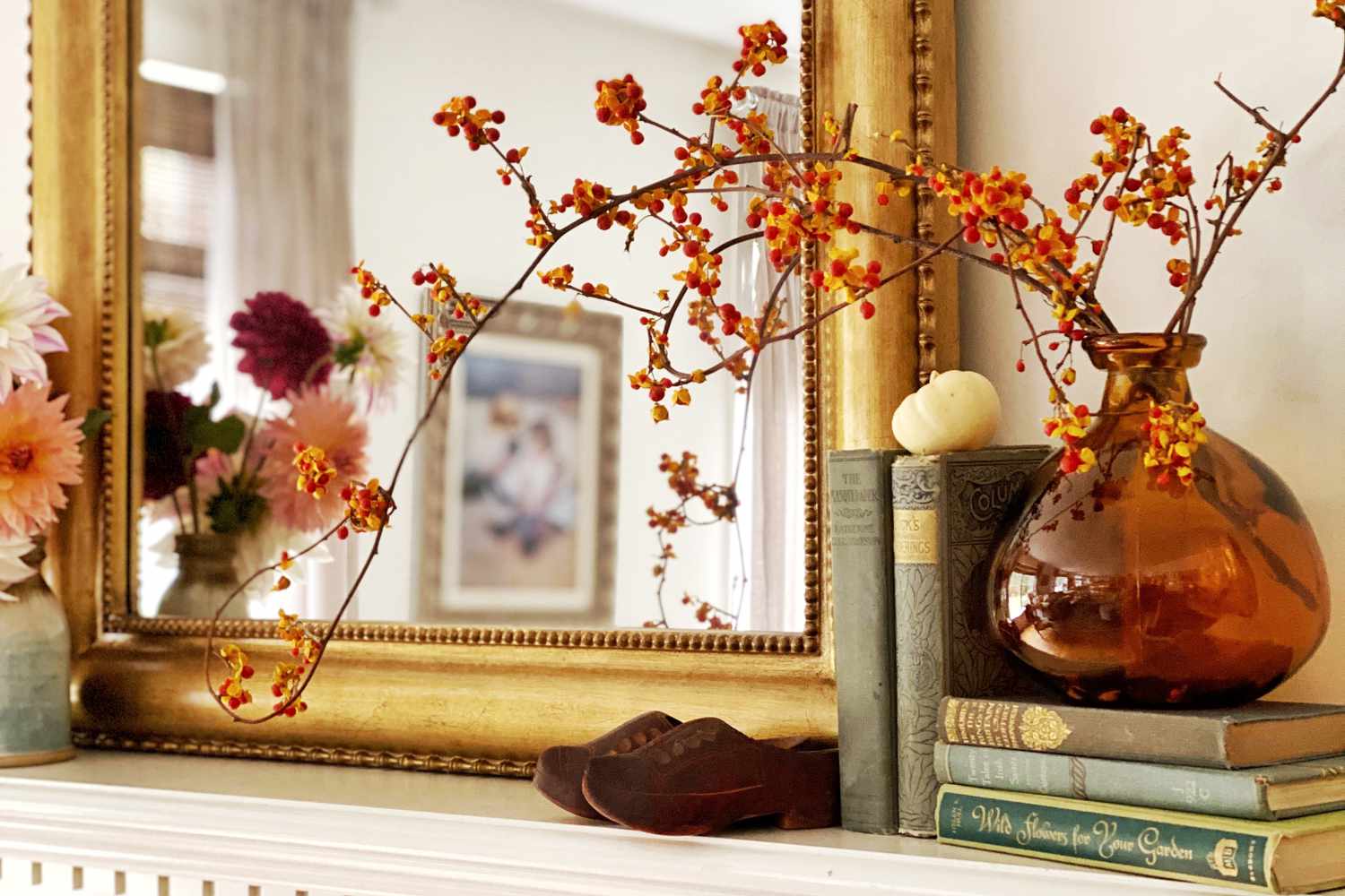 24 Fall Mantel Decorating Ideas for a Cozy, Autumnal Space