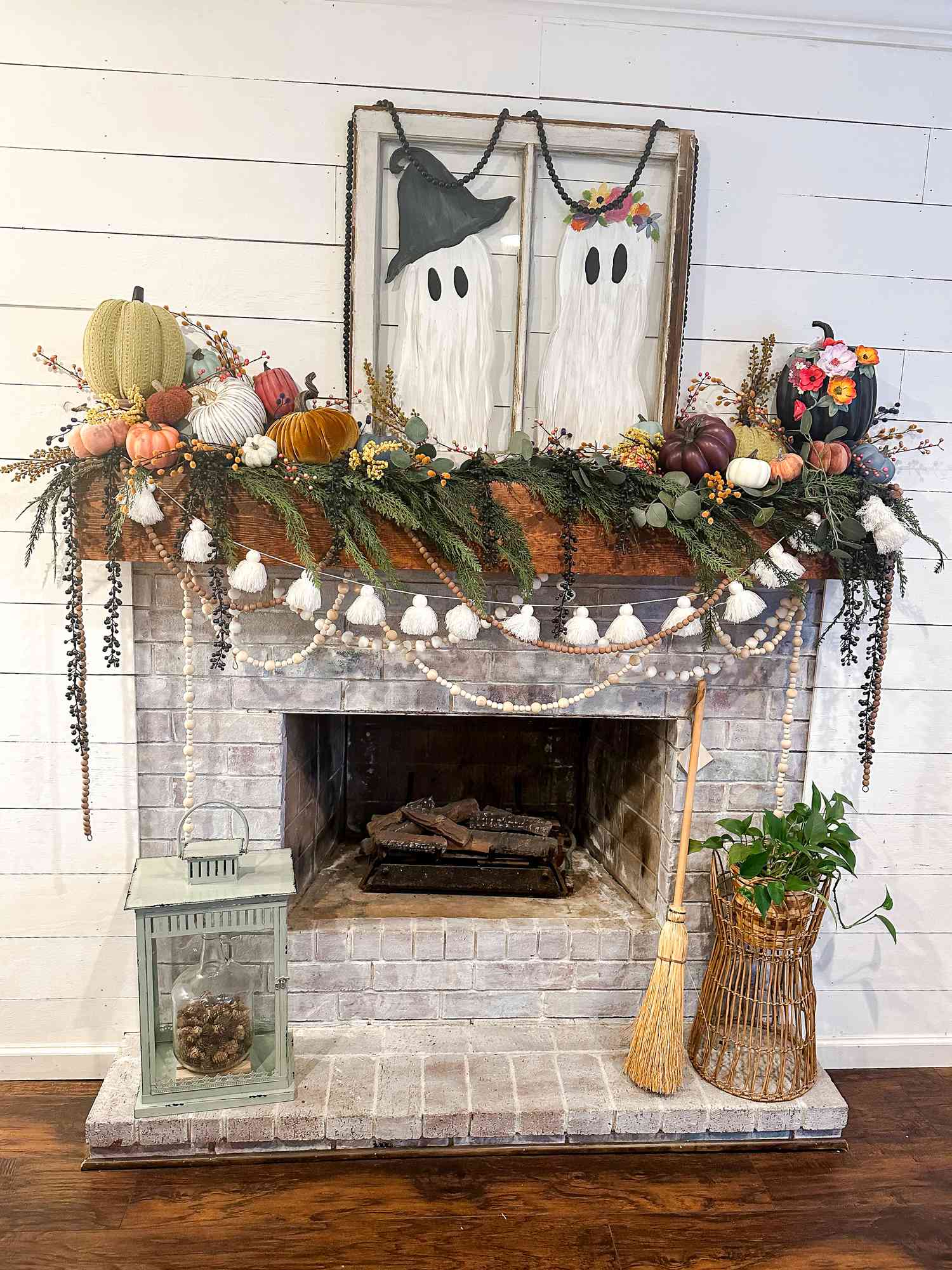 24 Fall Mantel Decorating Ideas for a Cozy, Autumnal Space