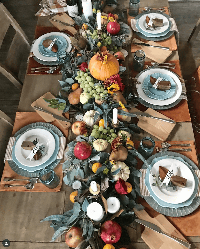25 Inspiring Thanksgiving Tablescapes Ideas for a Beautiful Holiday Table - Jessica Welling Interiors