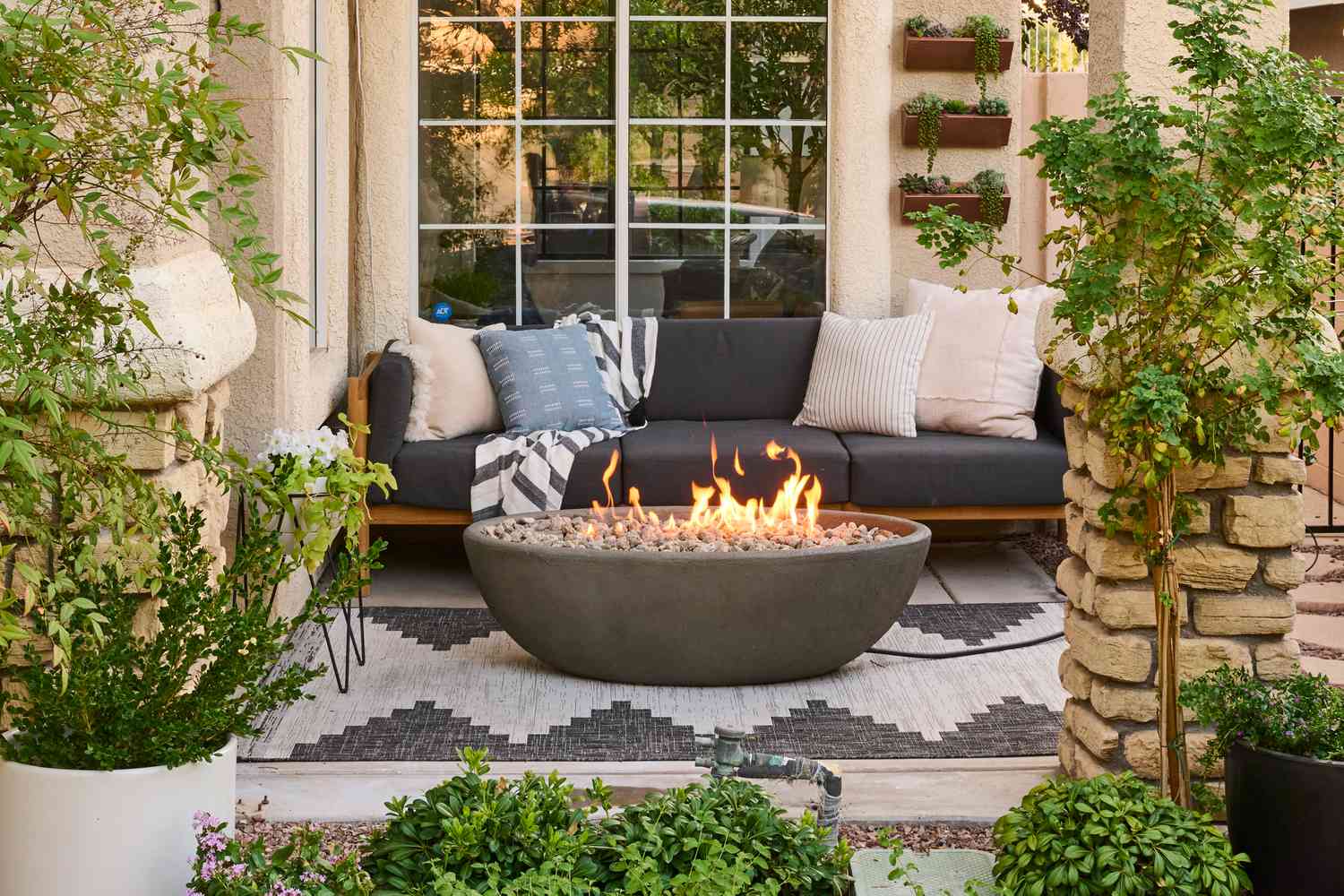 60 Perfect Fire Pit Ideas to Upgrade Your Outdoor Space
