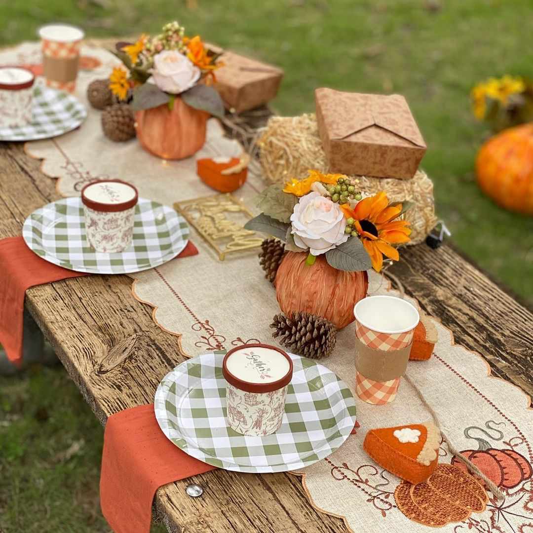 62 Beautiful Thanksgiving Table Settings to Charm Guests