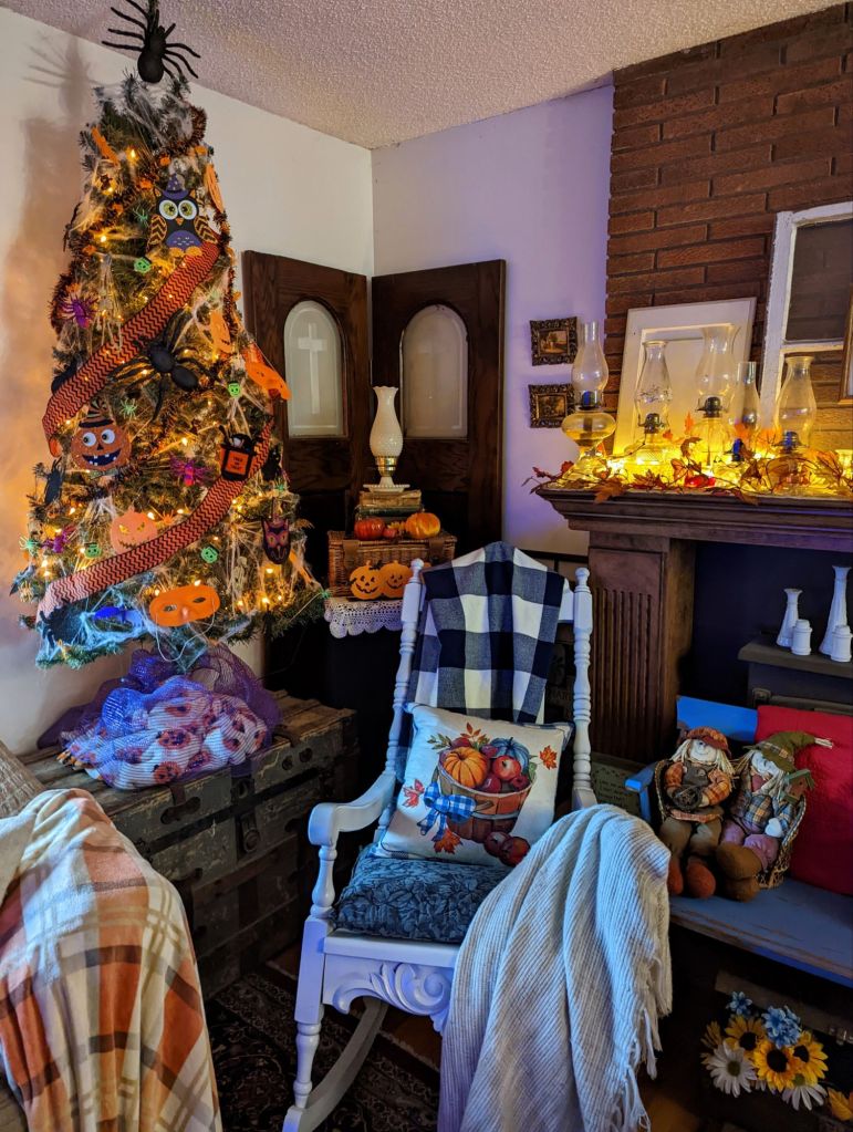 7 Fun Family Halloween Traditions & Decorations – Comfy Lane Cottage