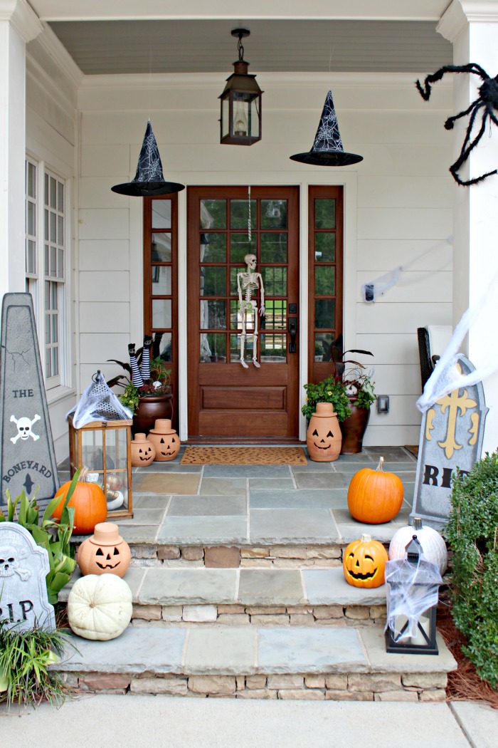 A Halloween Front Porch So Cute, It's Scary! - Southern State of Mind Blog by Heather
