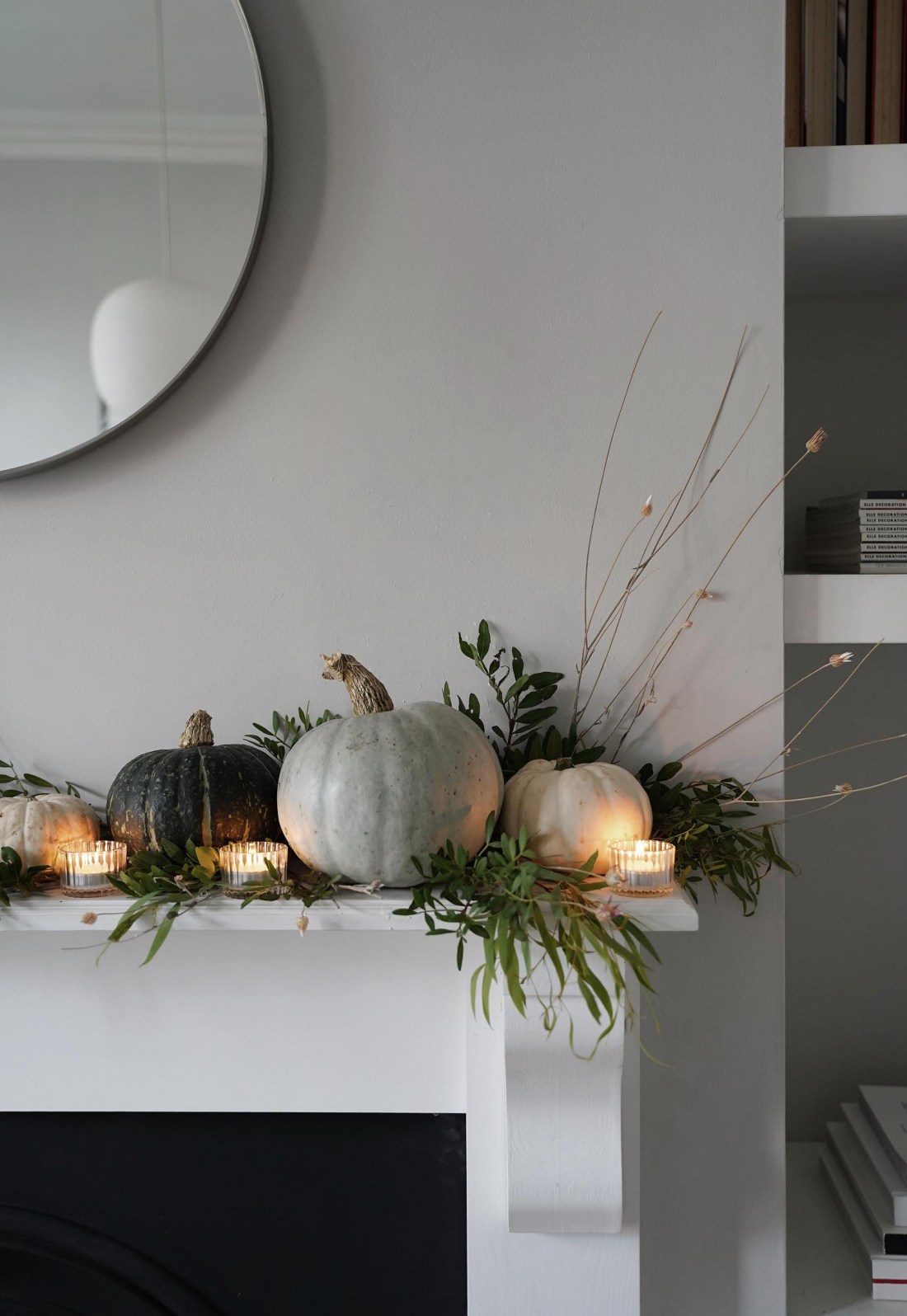 A stylish autumn & Halloween mantlepiece |